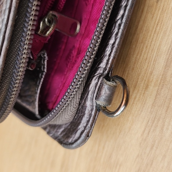 Juicy Couture Iridescent Convertible Purse Wallet - Picture 15 of 15